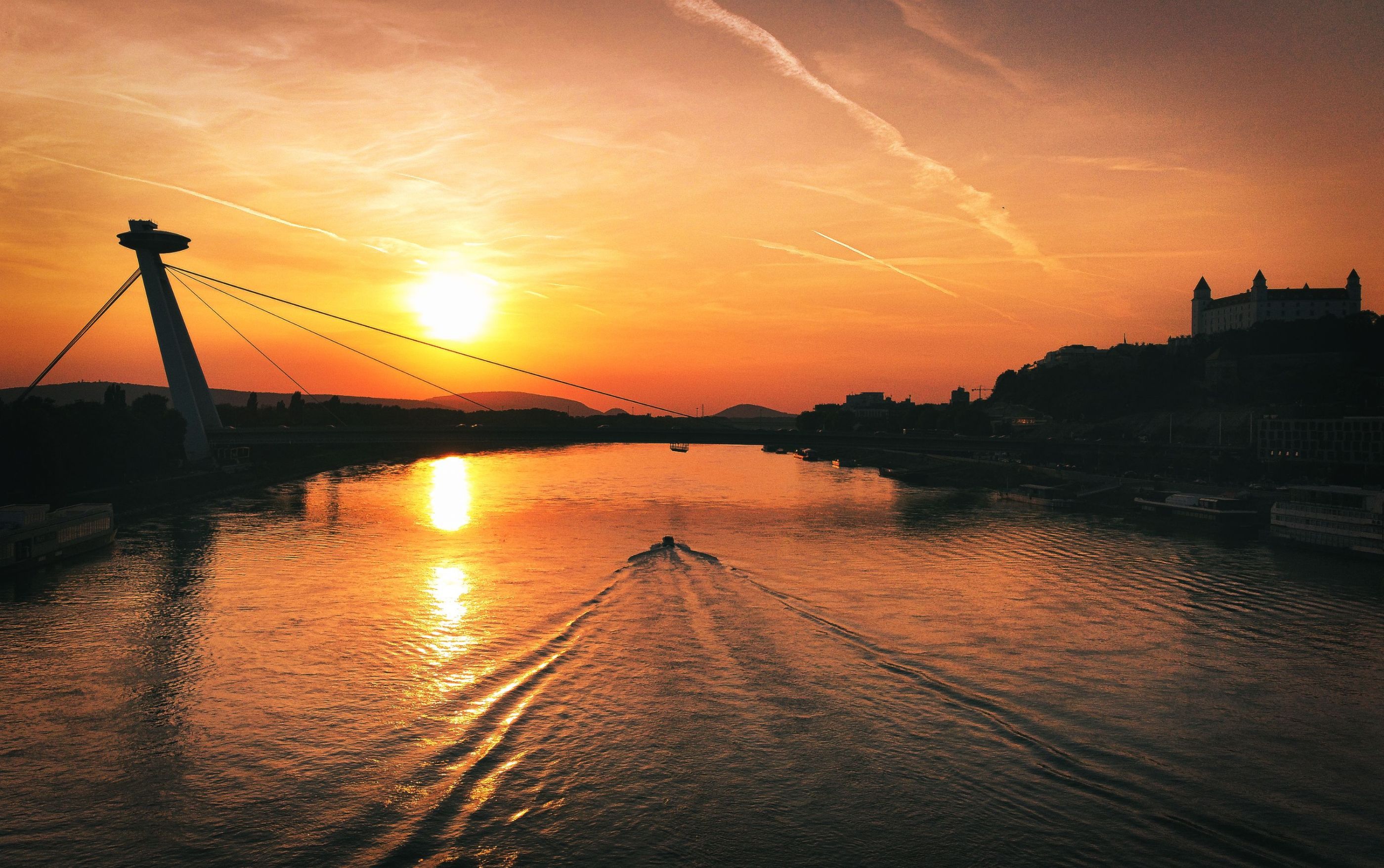 Zapad Slnka nad Dunajom